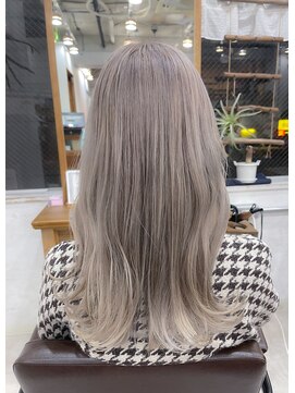 ジュノ(Jeuno) シルバーブロンド