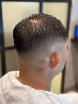 キタセンジュバーバー バイ ティーズ(KITASENJU BARBER by T's) スキンフェード