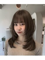 ムーム(Momb)&nbsp;ブリーチなしダブルカラーで、透明感と柔らかさを。