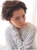 前髪をかきあげて＊ジェンダーレスな大人ショートボブ
