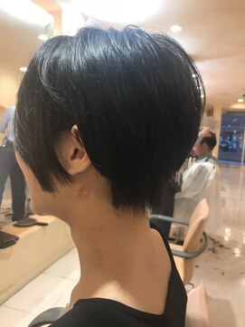 モリオ フロム ロンドン 鶴瀬店 黒髪ツーセクションショート