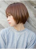 輪郭をキレイにみせるショートボブ