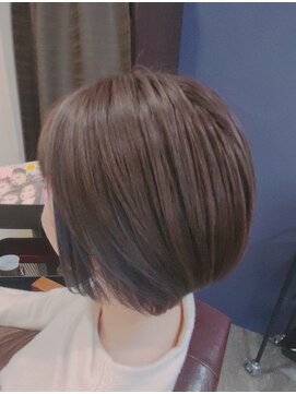 カルム(Calme) インナーカラー+ショートスタイル