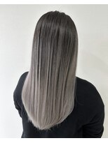 イト(ito.)&nbsp;ホワイトグレーバレイヤージュ_セクションカラー_ペールベージュ