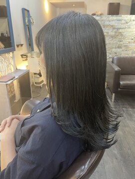 ロンド(Le rond) アッシュグレー×外ハネスタイル