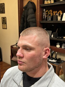 ブロートーキョー(BroTokyo) MEN'Sスキンミドルローフェードベリーショートバズカット