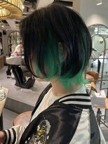 ロリム(RorriM)&nbsp;ウルフカット　ダブルカラー　インナーカラー　グリーン