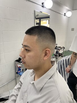 ウェルネス(Wellness) ボウズフェード スキンフェード