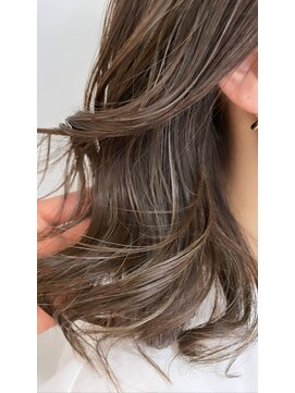 アピッシュ ギンザ(apish ginza) 細めハイライト/ベージュハイライト/ハイライトカラー/藤野