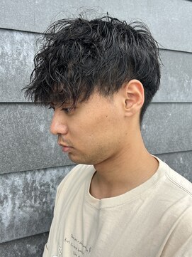 ヒュイル バイ ニアウ(Hwyl by Niau) メンズマッシュパーマ波巻スパイラルパーマニュアンスパーマ眉毛