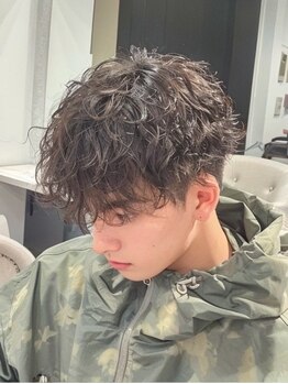 キングオブヘア バイ ノイズ 梅田茶屋町店(KING of hair by NOISM)の写真/【梅田駅徒歩3分/大阪梅田】束感・ツヤ感が出る《波巻きスパイラルパーマ》は無造作で綺麗なシルエットに*