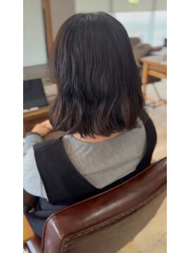 リープリング(Liebling) 魅せる顔まわり、計算されたレイヤー。