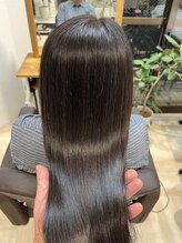 ツヤと上品さが叶う暗髪カラー