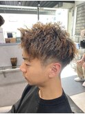 ジェットツイストスペインカールスパイキーショートフェード