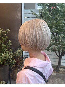 ナナ バイ ピケ(nana by pique) ダブルカラー/ミルクティーブロンド/ショート