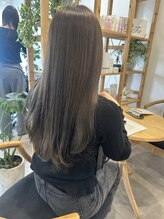 《白髪染めでも叶える透明感カラー》