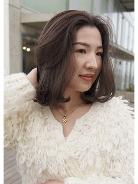 いい女スタイル♪外国人風ミディアムレイヤーと透明感カラー◎