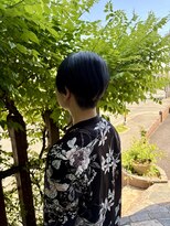 ペスカケイクリエイティブ(PESCA K-CREATIVE) 暗髪ブルーの刈り上げ女子ショート
