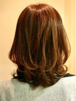 ココループ(COCOLOOP)の写真/【摂津本山駅徒歩1分】明るめの白髪ぼかしが人気◎大人女性を輝かせるためのカラーでいつまでも若々しく＊