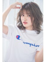 ヴァンクシー バイ ルナ(VANKCY by Luna)&nbsp;透け感あるグレージュにシースルーバングが可愛いウルフボブ