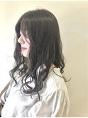 赤みを抑えた暗めなアッシュ