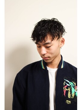 メリケンバーバーショップ フクオカ(MERICAN BARBERSHOP FUK) スキンフェードツイストスパイラルセンターパートサイドパート25