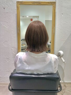 エマ(emma) ★ヘーゼルベージュ★切りっぱなし外はね★