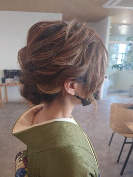 ビスポーク(BESPOKE) 20代30代40代♪お呼ばれ大人かわいい編み込み風アレンジ