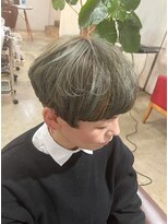 ビハインドザカーテン(BEHIND THE CURTAIN)&nbsp;刈り上げマッシュ×明るい白髪染め×抜け感ベージュ