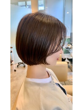 リアン アオヤマ(Liun Aoyama) 上品ショート/ひし形シルエット/前髪長め/30代/40代/50代