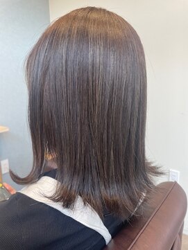 ウム(umu) 大人セミロング 小顔効果 前髪なし