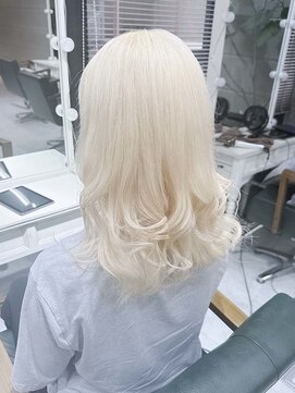 デイズ(days) 【10～20代人気】ハイトーンロング×ホワイトブロンドカラー原宿