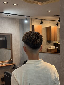 ザ クラン バイ ヘッドライト 仙台長町店(THE CLAN by HEADLIGHT) 【極道パーマ】ミドルスキンフェード/メンズパーマ/仙台長町
