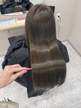 シカ 神戸三宮元町店(Cica) オリーブベージュ 透明感 赤み抑えるカラー グレージュ 三宮