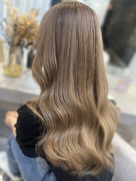 ラビス 浦和(Lovis) アンブレラカラー／こなれミディ／ウェーブパーマ／韓国マッシュ