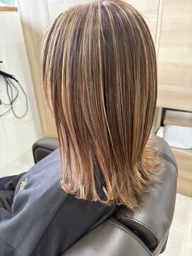 ウミトオト(umi to oto) ブリーチハイライト＆インナーカラー