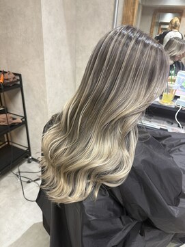 サニー 渋谷(SUNNY) バレイヤージュ、ハイライト、レイヤーロング、グレーベージュ