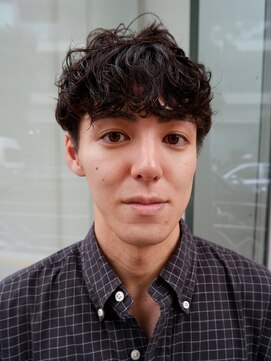 オーオシカシカスペース(OOO YY Space) メンズゆるめマッシュパーマ