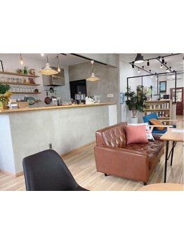 うるま市の緑に囲まれた隠れ家的プライベートサロン◇オシャレで落ち着いた店内でゆったりしたお時間に♪