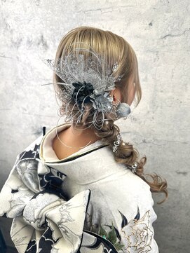 ラカシェット(la-cachette) 成人式ヘアアレンジ 編み下ろし