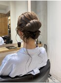 抜け感たっぷりルーズシニヨン