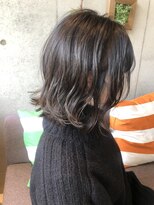 エム インターナショナル 春日部本店(EMU international) カーキアッシュの外ハネボブアレンジヘア