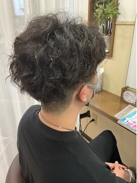 コアフィールフィス(COIFFURE fils) 【見附　今町】ツイストスパイラル　スパイラル　黒髪　刈り上げ