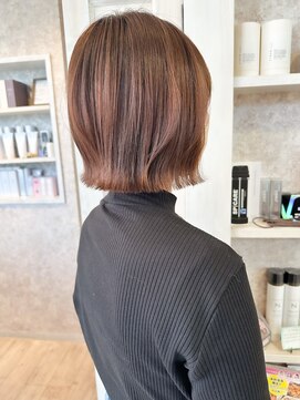 キャアリー(Caary) 福山市caary切りっぱなしボブミニボブイルミナベージュカラー