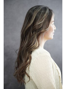 ラルガ 黒崎(Raruga) ハイライトカラーミルクティーベージュレイヤーカット