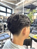 センターパート×テーパーフェード×フェザーパーマ