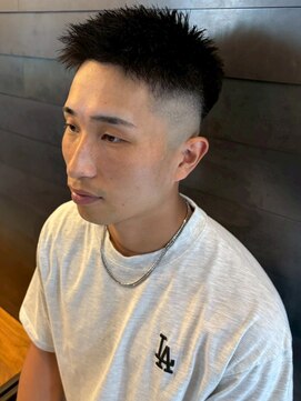 ディスイズバーバーフォース(THIS IS BARBER 4th) 黒髪ショート ツーブロック フェードカット アップバング