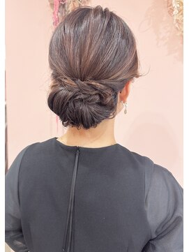 サロン ド ユーア(salon de yuua) 広島　中区大手町美容院　結婚式　シンプルヘアアレンジ