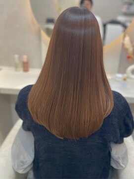 つい触れたくなる質感。髪質改善で丸みのある艶ロング