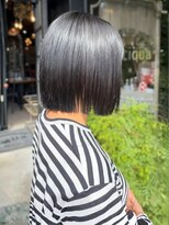 アンティカザサロン(antiqua THE SALON)&nbsp;グレージュカラー 透明感カラー 20代 切りっぱなしボブ 艶髪